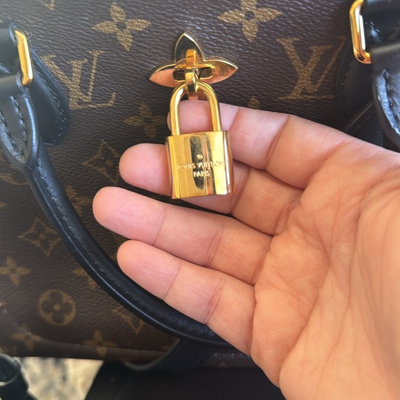 Louis Vuitton Flower Tote - Picture 6 of 11